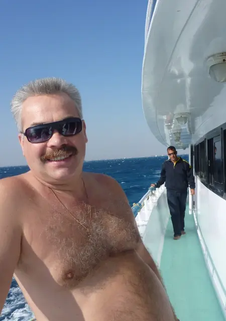 Егор из Евпатории, мне 62, познакомлюсь на одну ночь