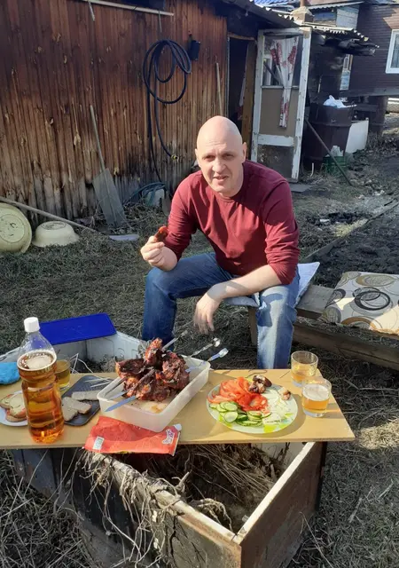 Роман из Омска, ищу на сайте знакомства на одну ночь