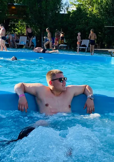 Ростислав из Волгодонска, ищу на сайте знакомства на одну ночь