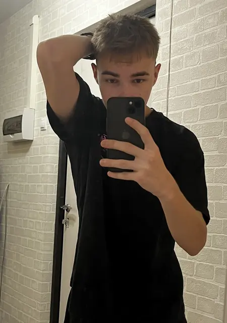 Я Vlados, 18, из Челябинска, ищу знакомства без обязательств