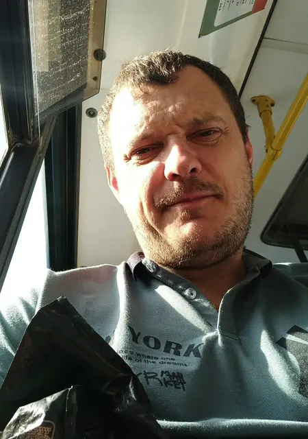 Я Вадим, 46, из Саратова, ищу знакомства на одну ночь