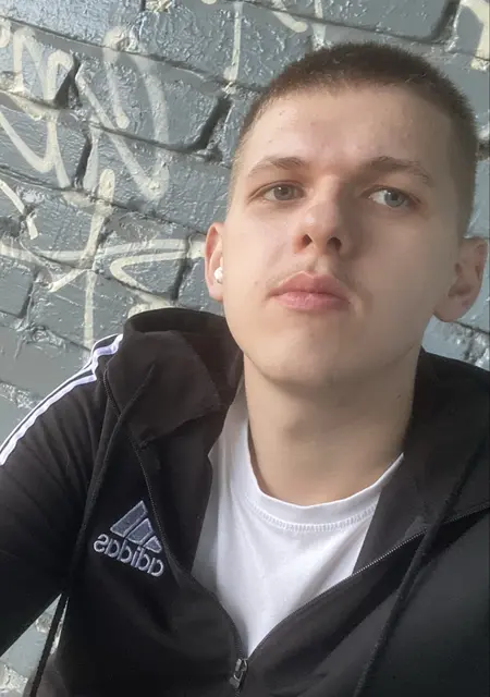 Я Димон, 18, из Перми, ищу знакомство для приятного времяпровождения