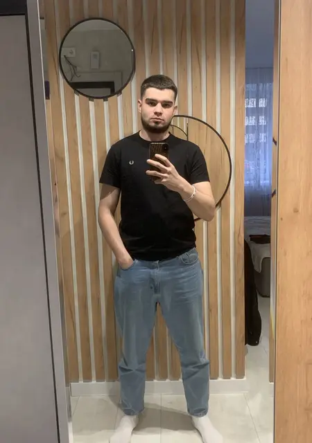 Я Дима, 19, знакомлюсь для совместных путешествий в Москве