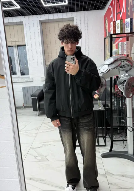 Я Кирилл, 18, из Кургана, ищу знакомство для совместных путешествий