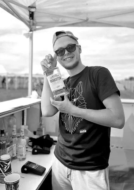 Егор из Кургана, мне 19, познакомлюсь на одну ночь