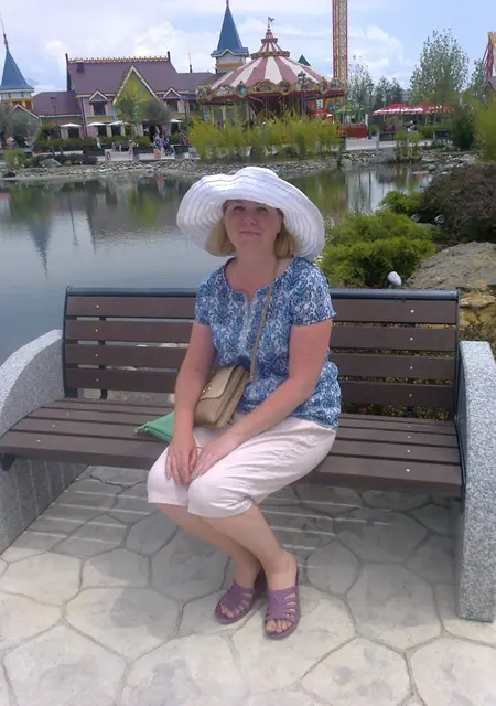 Я Лариса, 46, из Омска, ищу знакомства без обязательств