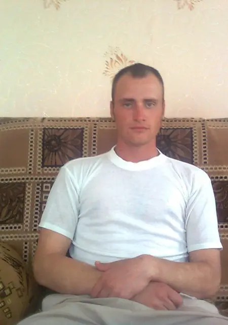 Рома из Клинцов, мне 37, познакомлюсь на одну ночь