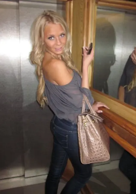 Я Алёна, 18, из Алмака, ищу знакомство для дружбы