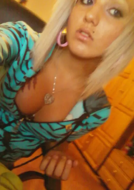 Эльвира из Подпорожья, мне 19, познакомлюсь без обязательств