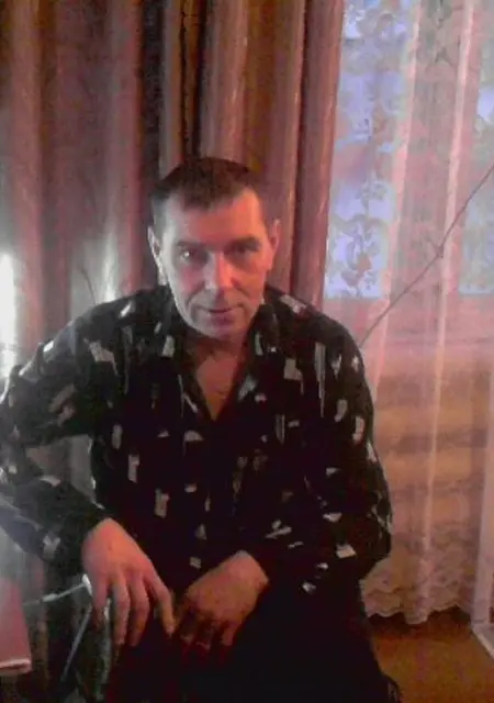 Я Андрей, 52, из Артемовского, ищу знакомства без обязательств