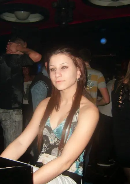 Я Василиса, 24, из Малышевой, ищу знакомство для постоянных отношений