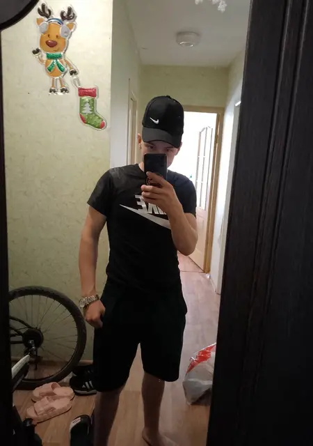 Я Кирилл, 20, из Ачинска, ищу знакомства без обязательств