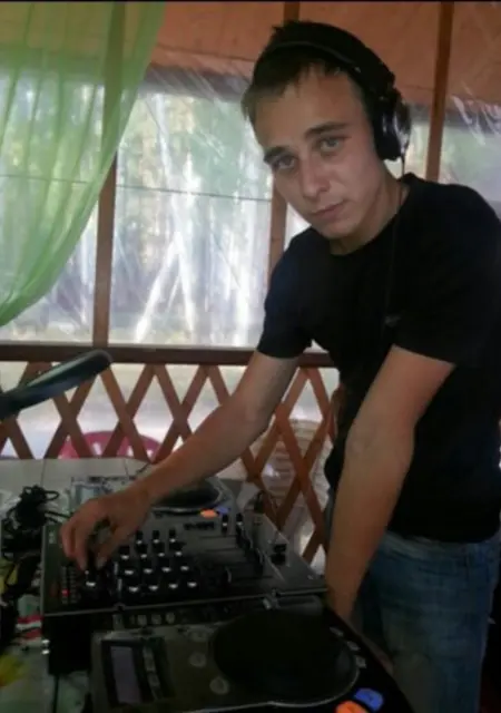 Я Николай, 30, из Радужного, ищу знакомства на одну ночь