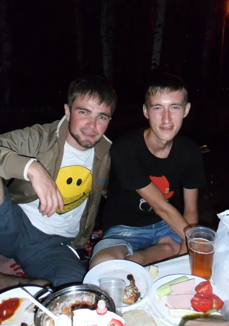 Руслан из Большого Камня, мне 38, познакомлюсь на одну ночь