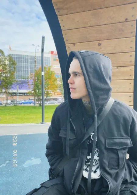 Я Максим, 20, из Мурманска, ищу знакомство для постоянных отношений