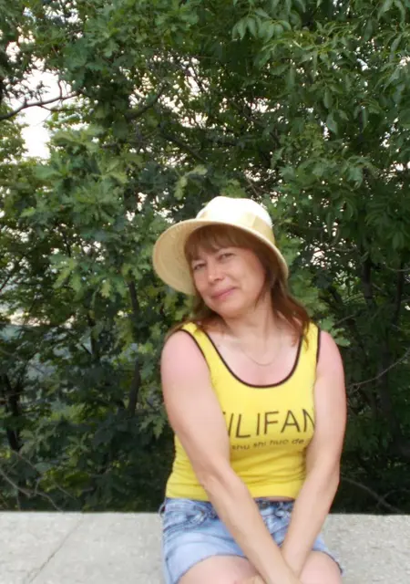 Татьяна из Москвы, мне 55, познакомлюсь для приятного времяпровождения