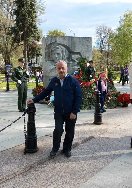 Я Александр, 63, знакомлюсь без обязательств в Брянске