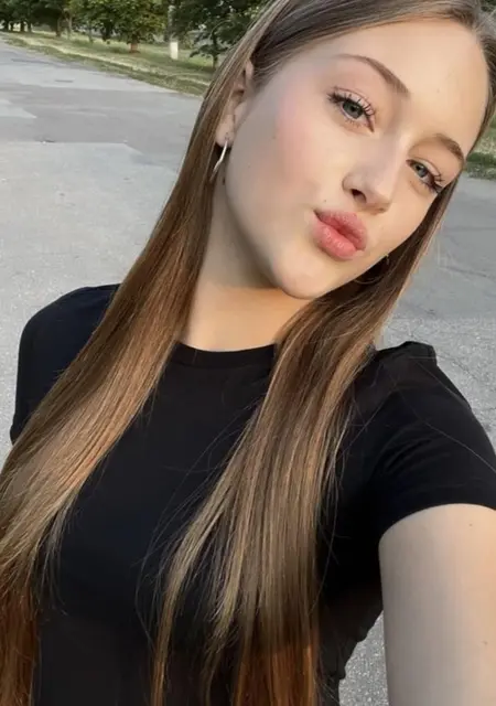 Я Наташа, 18, из Сургута, ищу знакомства без обязательств