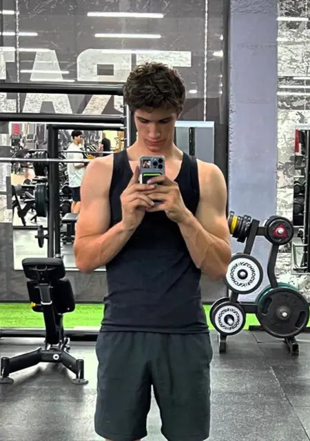 Федя из Саратова, ищу на сайте знакомства на одну ночь