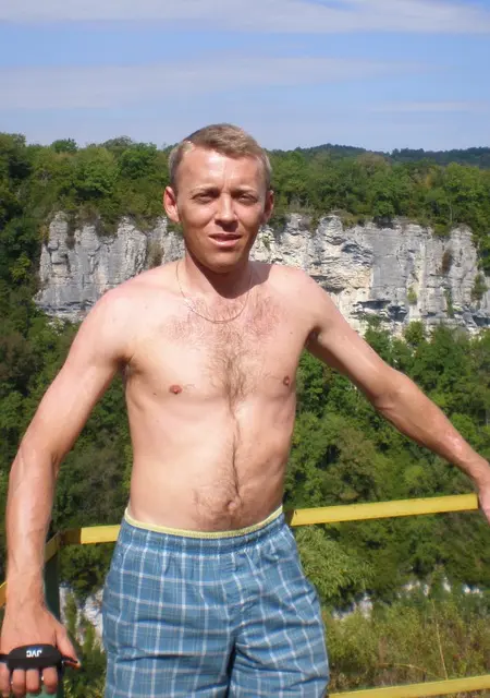 Александр из Саратова, ищу на сайте постоянные отношения