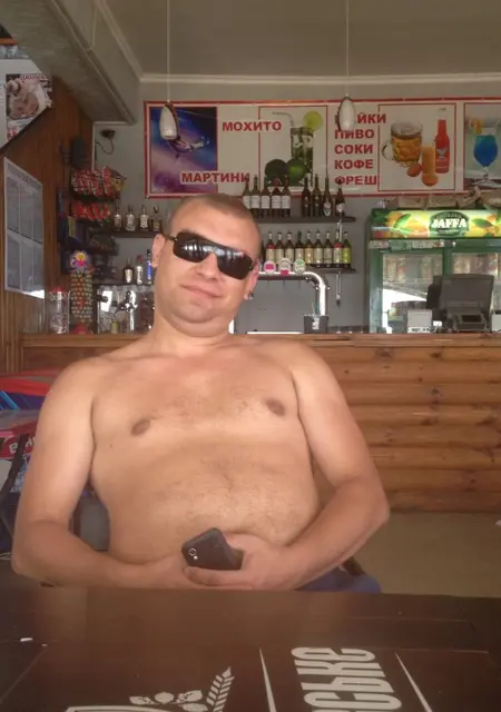 Я Александр, 39, знакомлюсь для общения в Феодосии