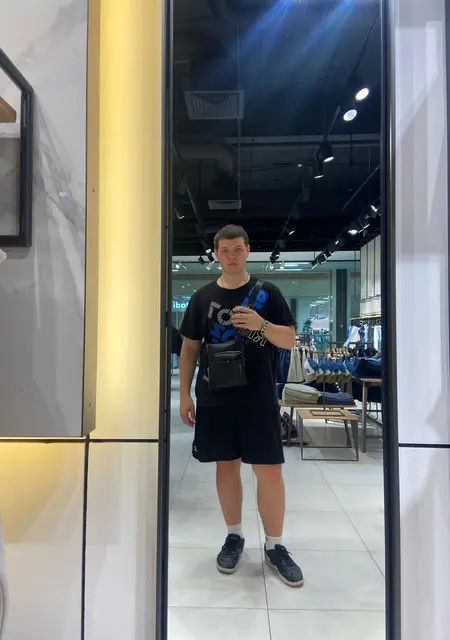 Я Кеша, 19, из Новороссийска, ищу знакомство для приятного времяпровождения