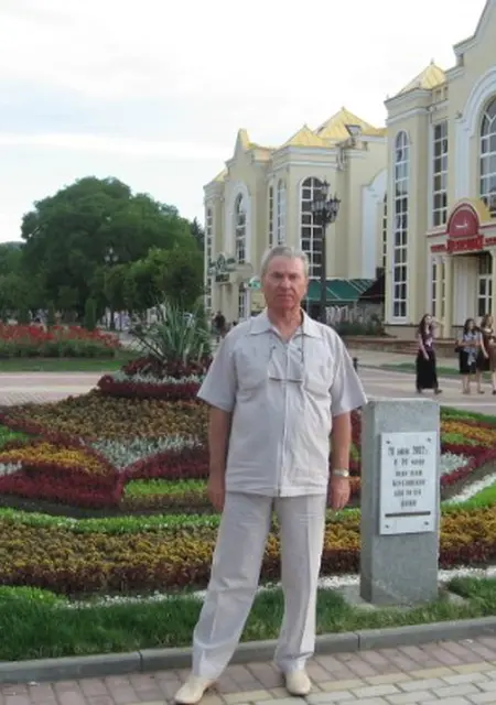 Я Evgeniy, 72, знакомлюсь без обязательств в Тольятти