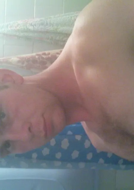 Сергей из Карпинска, ищу на сайте знакомства на одну ночь