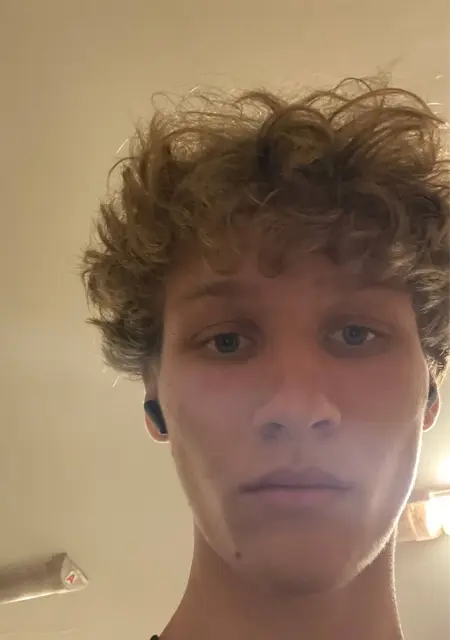 Я Фёдор, 18, из Нижнего Новгорода, ищу знакомства без обязательств