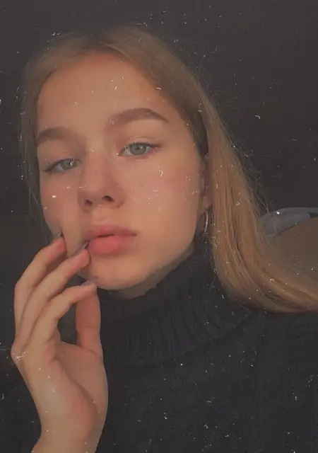 Ксюша из Воронежа, ищу на сайте вирта