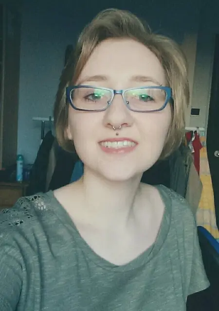 Я Эвелина, 18, из Таганрога, ищу знакомства без обязательств