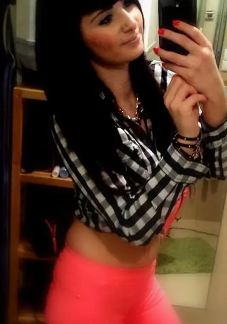 Полина из Владивостока, ищу на сайте общение