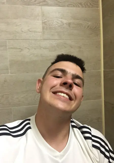 Я Андрей, 25, из Феодосии, ищу знакомства на одну ночь