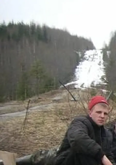 Я Колян, 35, из Вельска, ищу знакомства без обязательств