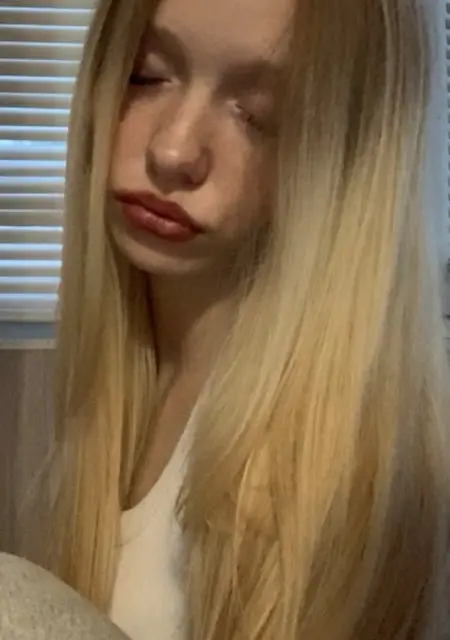 Я Сашенька, 20, из Оренбурга, ищу знакомство для приятного времяпровождения