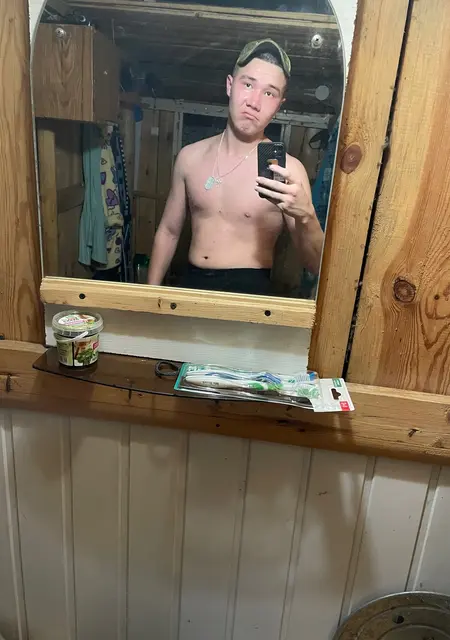 Я Максим, 22, знакомлюсь для открытые отношения в Йошкар-Оле