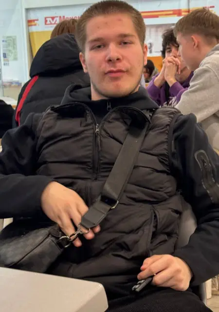 Артём из Кирова, мне 19, познакомлюсь для общения