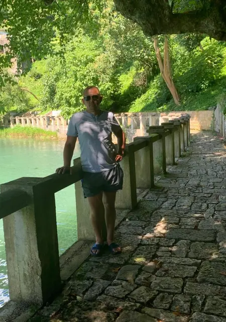 Я Олег, 43, из Воронежа, ищу знакомства на одну ночь