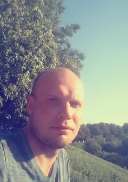 Я Артём, 37, из Клина, ищу знакомства без обязательств