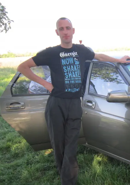 Я Денис, 45, из Балакова, ищу знакомства на одну ночь