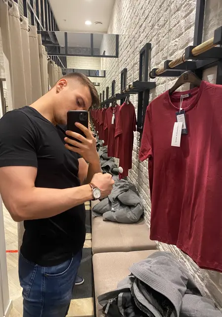 Roy из Лобни, мне 30, познакомлюсь для приятного времяпровождения