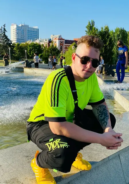Александр из Нижнекамска, мне 24, познакомлюсь без обязательств