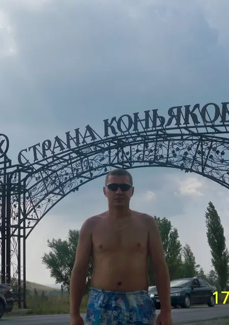 Я Николай, 42, из Слонима, ищу знакомство для приятного времяпровождения