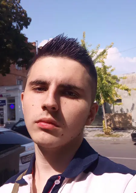 Арсений из Таганрога, мне 19, познакомлюсь для приятного времяпровождения