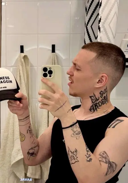 Я Владислав, 18, из Сарапула, ищу знакомства без обязательств