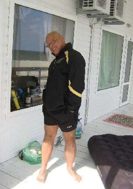 Я Михаил, 62, из Киева, ищу знакомства без обязательств