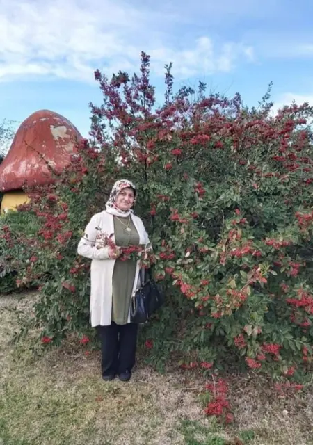 Я Esma, 40, из Стамбула, ищу знакомство