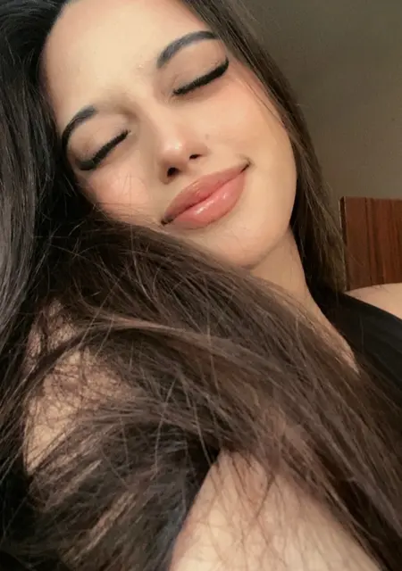 Я Яна, 18, из Аксая, ищу знакомство для открытые отношения