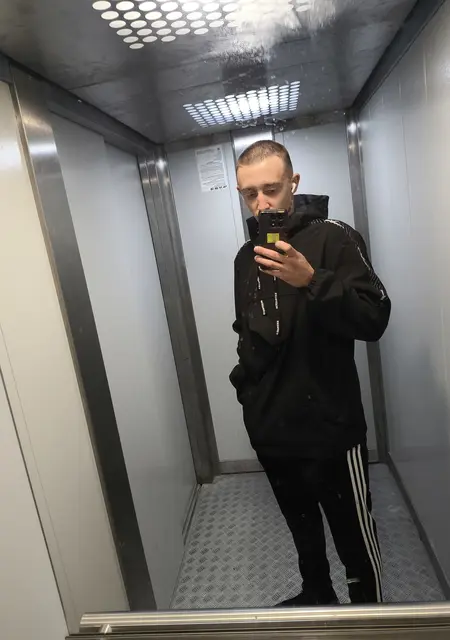 Я Радислав, 21, из Твери, ищу знакомства на одну ночь