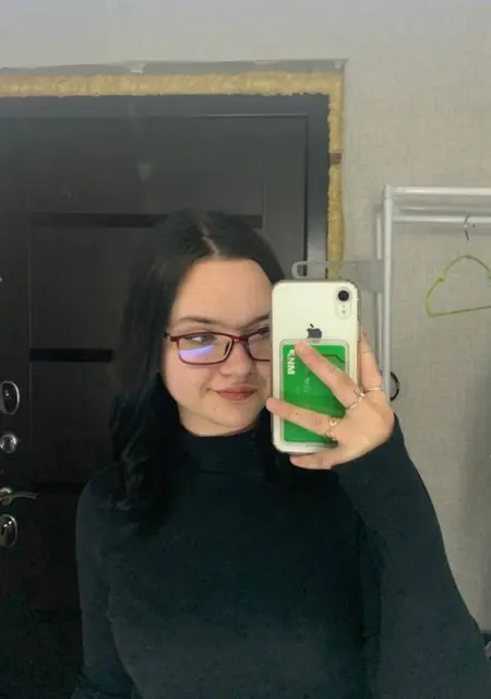 Я Тася, 20, из Саратова, ищу знакомство для приятного времяпровождения